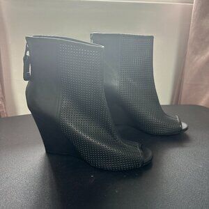 RUDSAK : Open-Toe Booties